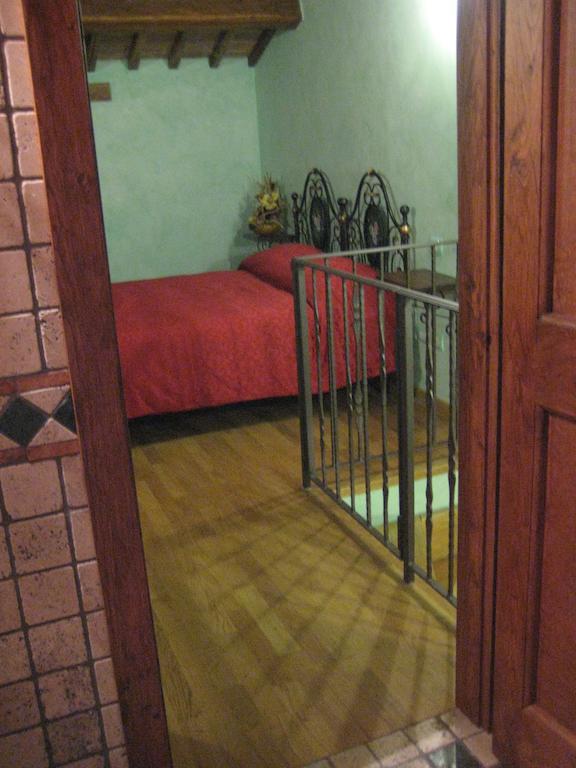 La Casa Di Ercole Hotel Беваня Стая снимка